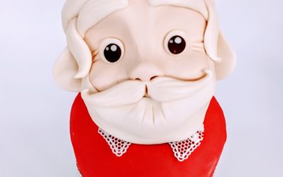 BABBO NATALE IN PASTA SCULTURA SU PANETTONE